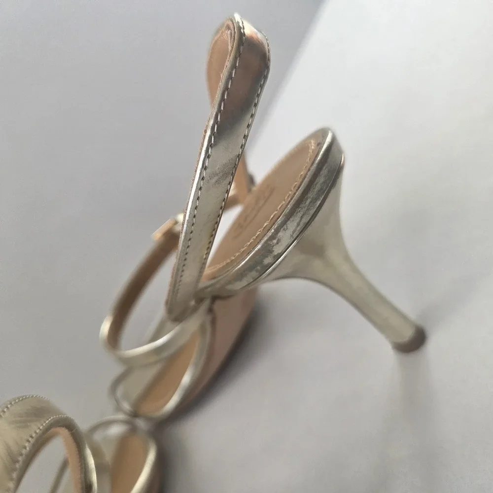 Tory Burch Womens Gold Metallic Ankle Strap Sandals Heels Size 8 Logo Charm